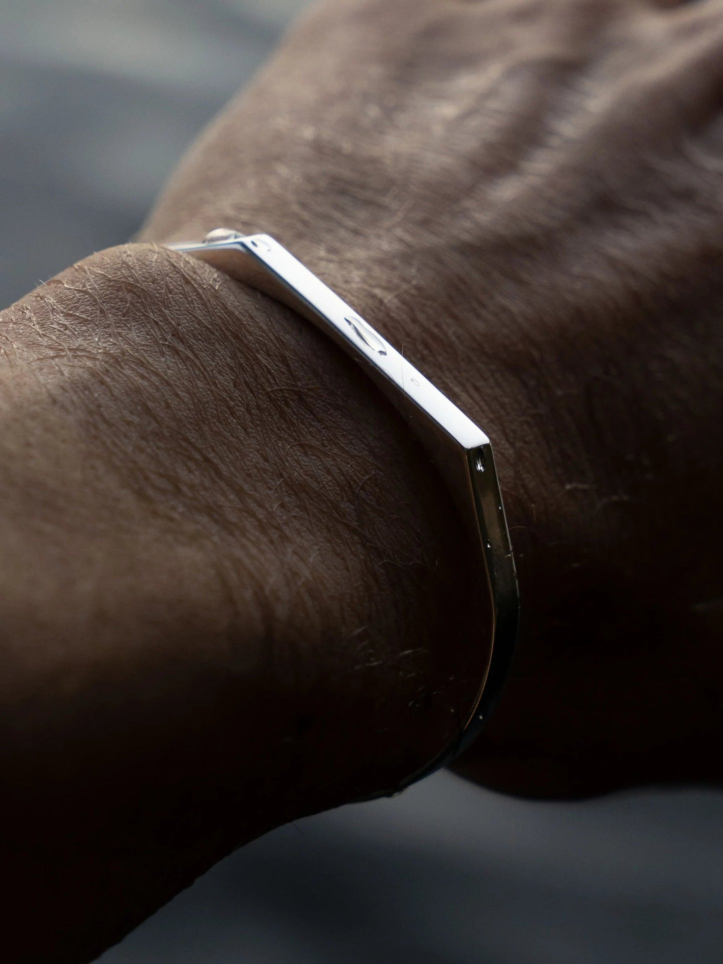 Loravento Edge Steel Cuff